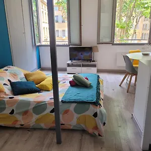 Appartement Charmant Studio Avec Mezzanine, Aix-en-Provence